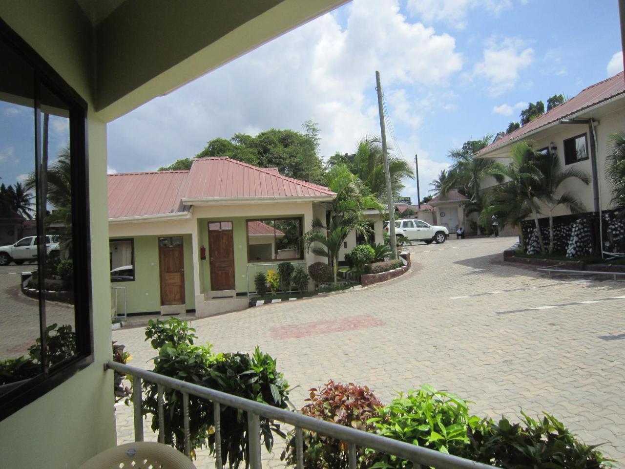 Jakicha Motel Dar es Salaam Ngoại thất bức ảnh