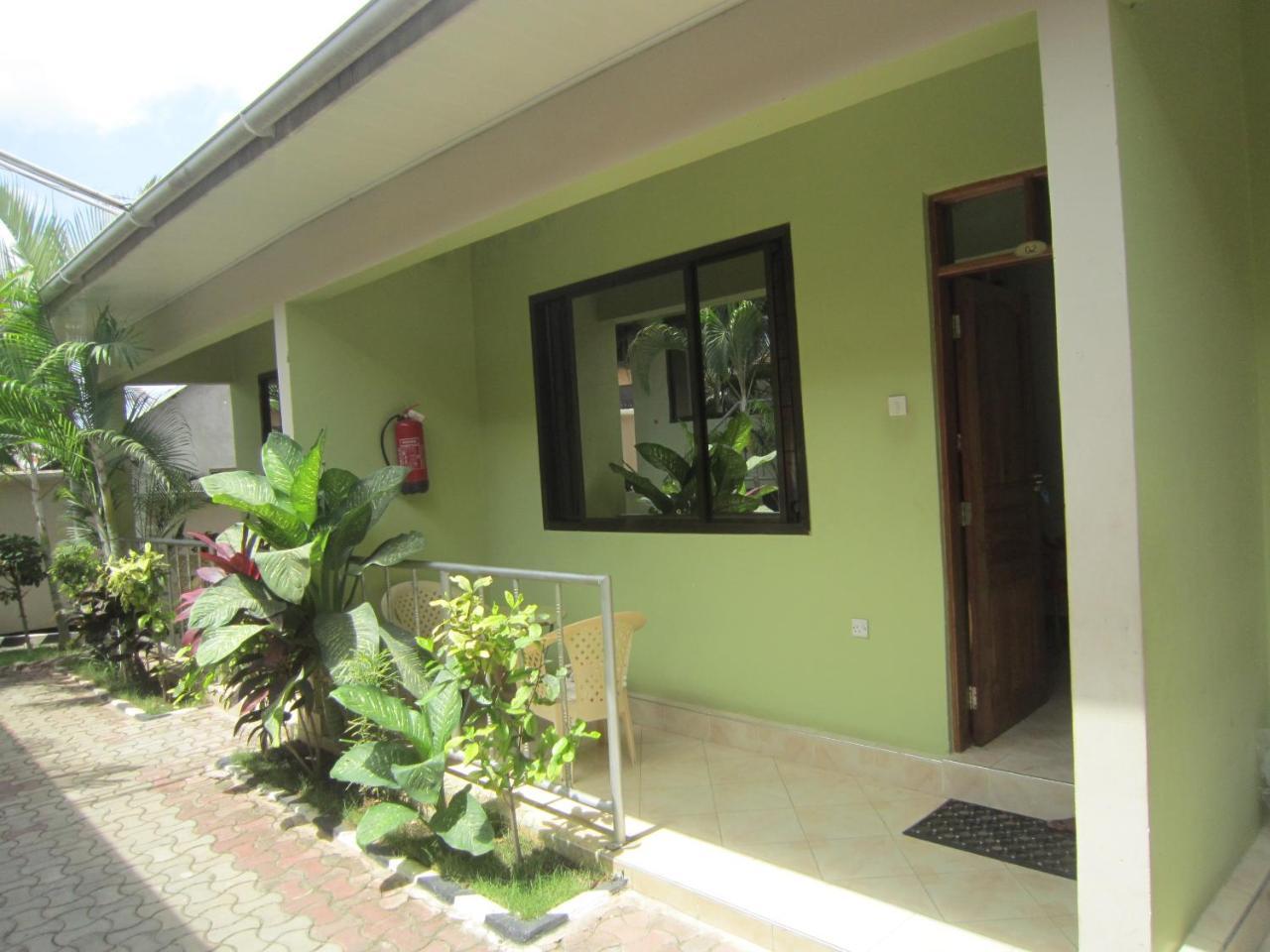 Jakicha Motel Dar es Salaam Ngoại thất bức ảnh