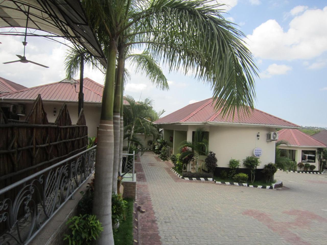 Jakicha Motel Dar es Salaam Ngoại thất bức ảnh