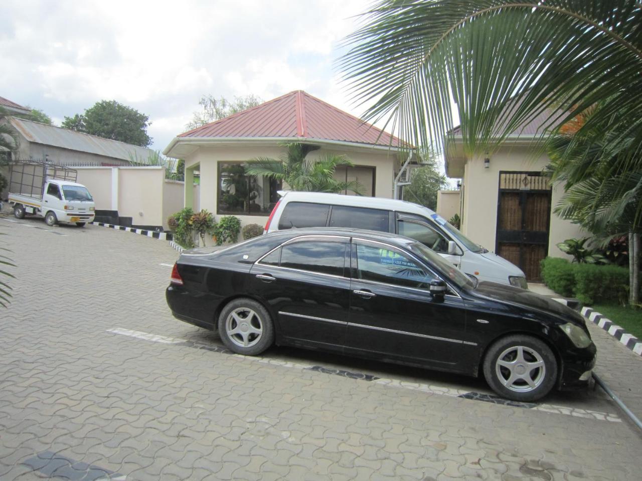Jakicha Motel Dar es Salaam Ngoại thất bức ảnh